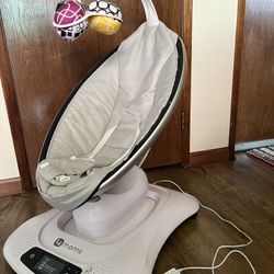 4 Moms Swing/ Smart Bouncer/ 