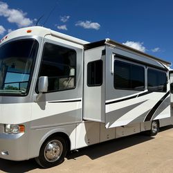 2005 Thor windsport 34n 30k miles 3 slide outs