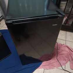 Whirlpool College Dorm Refrigerator and Freezer for Sale in Lutz, FL -  OfferUp