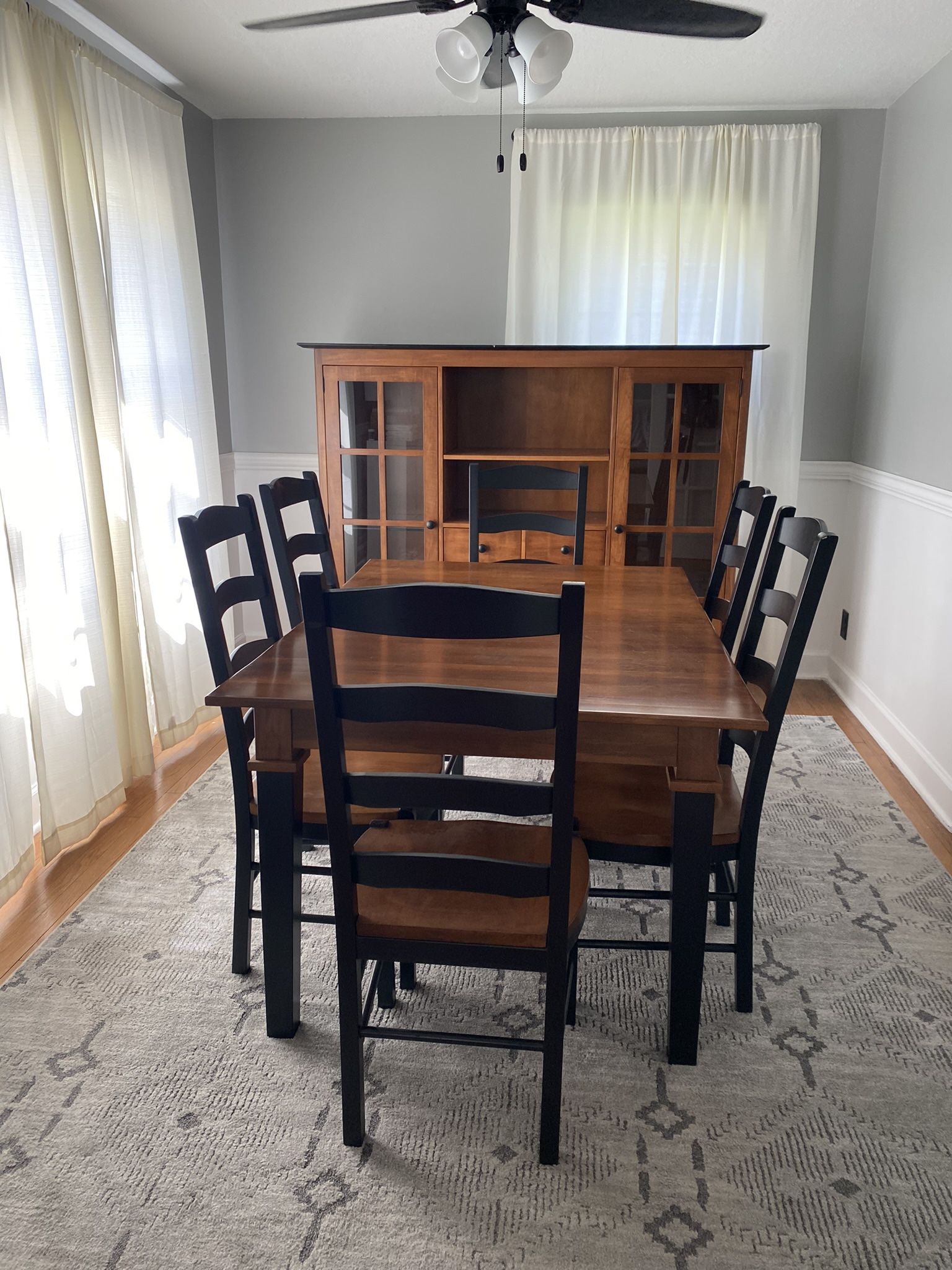 Amish Built Table With Extensión And 6 Chairs