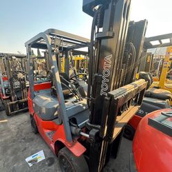 Toyota M7 Forklift 3 Stages 5500 Lbs