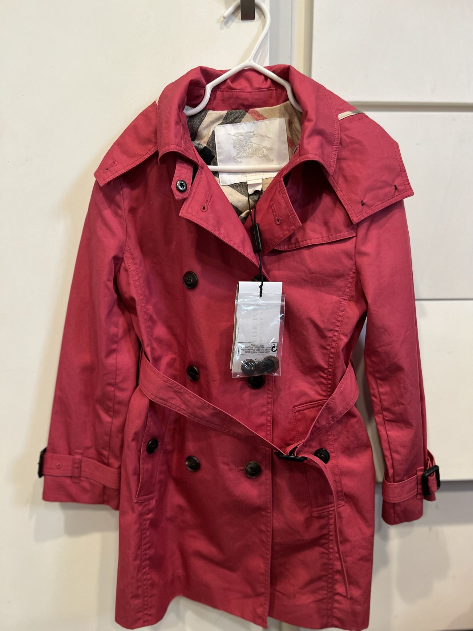 Burberry girls trenchcoat