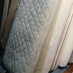 Queen Mattresses And Box Springs 