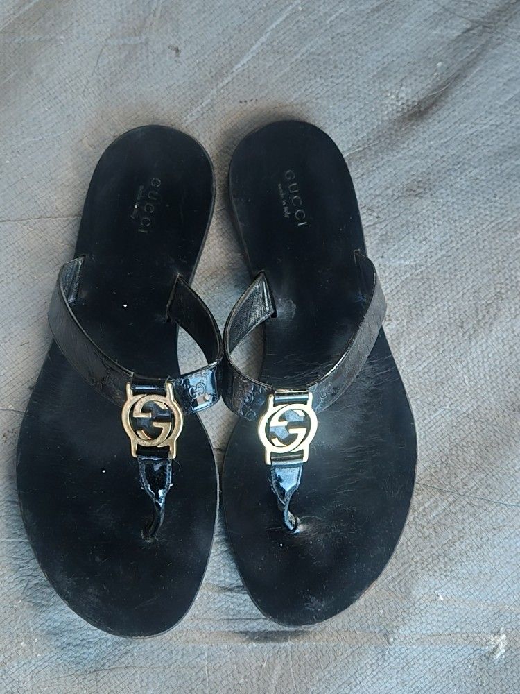 YSL & Gucci
Blondie patent leather sandal