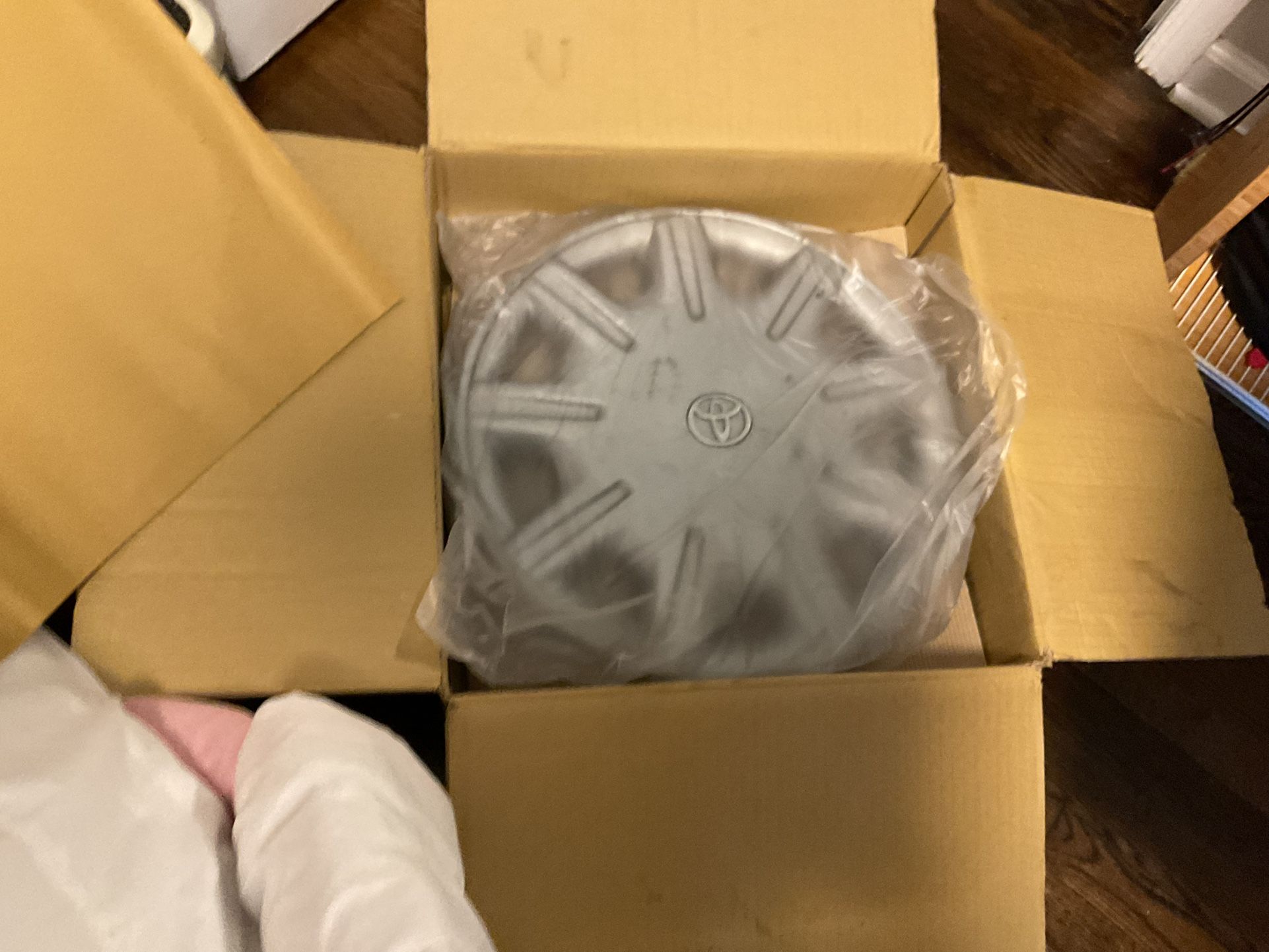 A New Box Of Four CC WHEEL COVERS (TOYOTA) Never Been Used ( (NO SHIPPING)