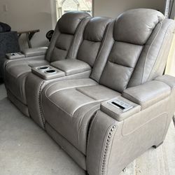 Triple Power Leather Reclining Loveseat with Console. Can deliver if needed!!