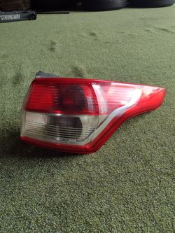 13'-16' Ford Escape Tail-Light (Passenger Side/RH)