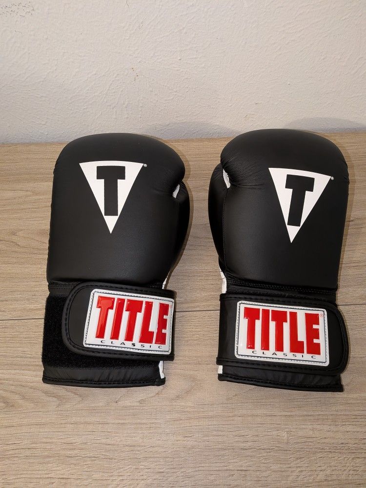 Title Classic Boxing Gloves Max Air Black Max Adjustable Wrist Strap 12 oz.