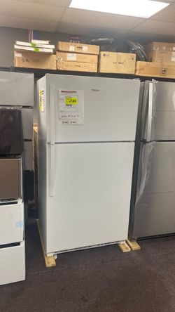 Whirlpool 20 cu ft Top Freezer Refrigerator with frameless glass shelves