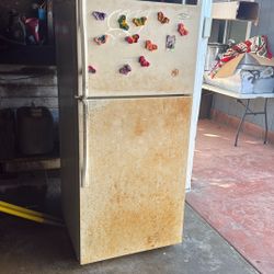 Refri Trabaja Muy Bien  Es Viejito Pero Trabaja Al 100 Tengo Otro X ESO Lo Vendo 