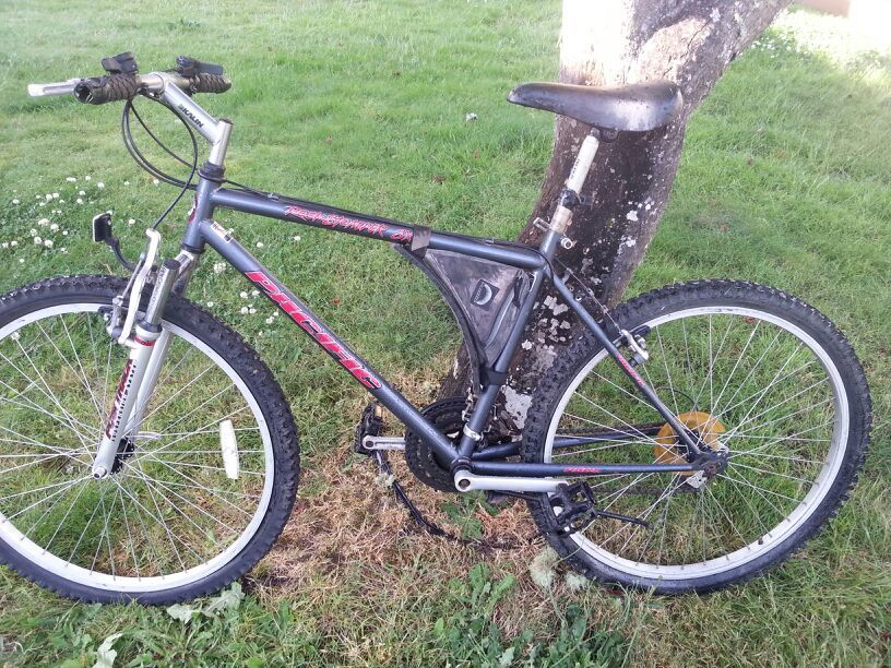 Pacific rockstomper sx.. good shape it us used but a great bike. needs air in tires only problem.