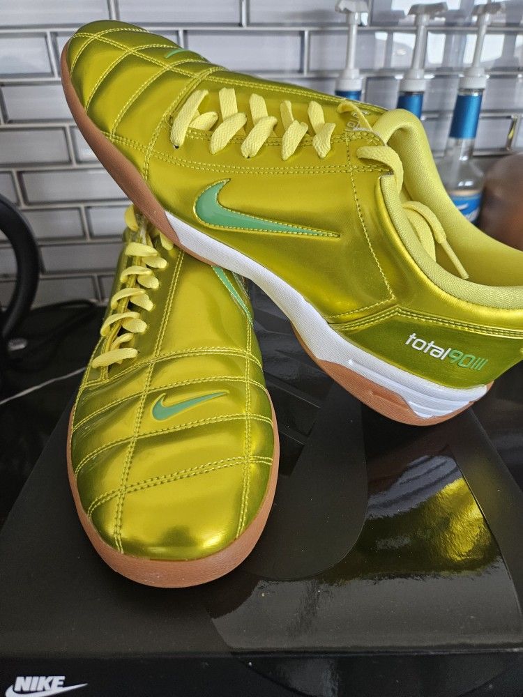 Nike total 90 dynamic yellow