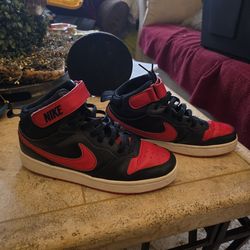 Nike Court Borough Mid 2 Bred  size 7y
