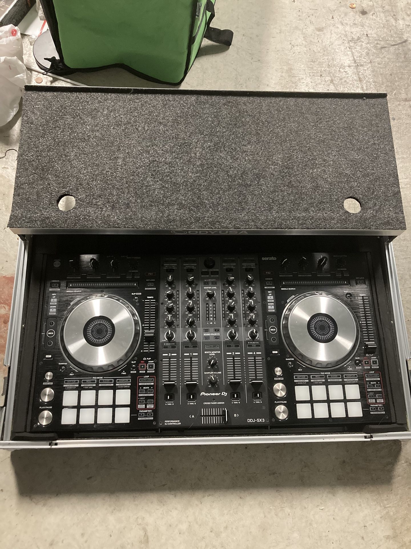 Pioneer DJ DDJ-SX3 Serato DJ Controller