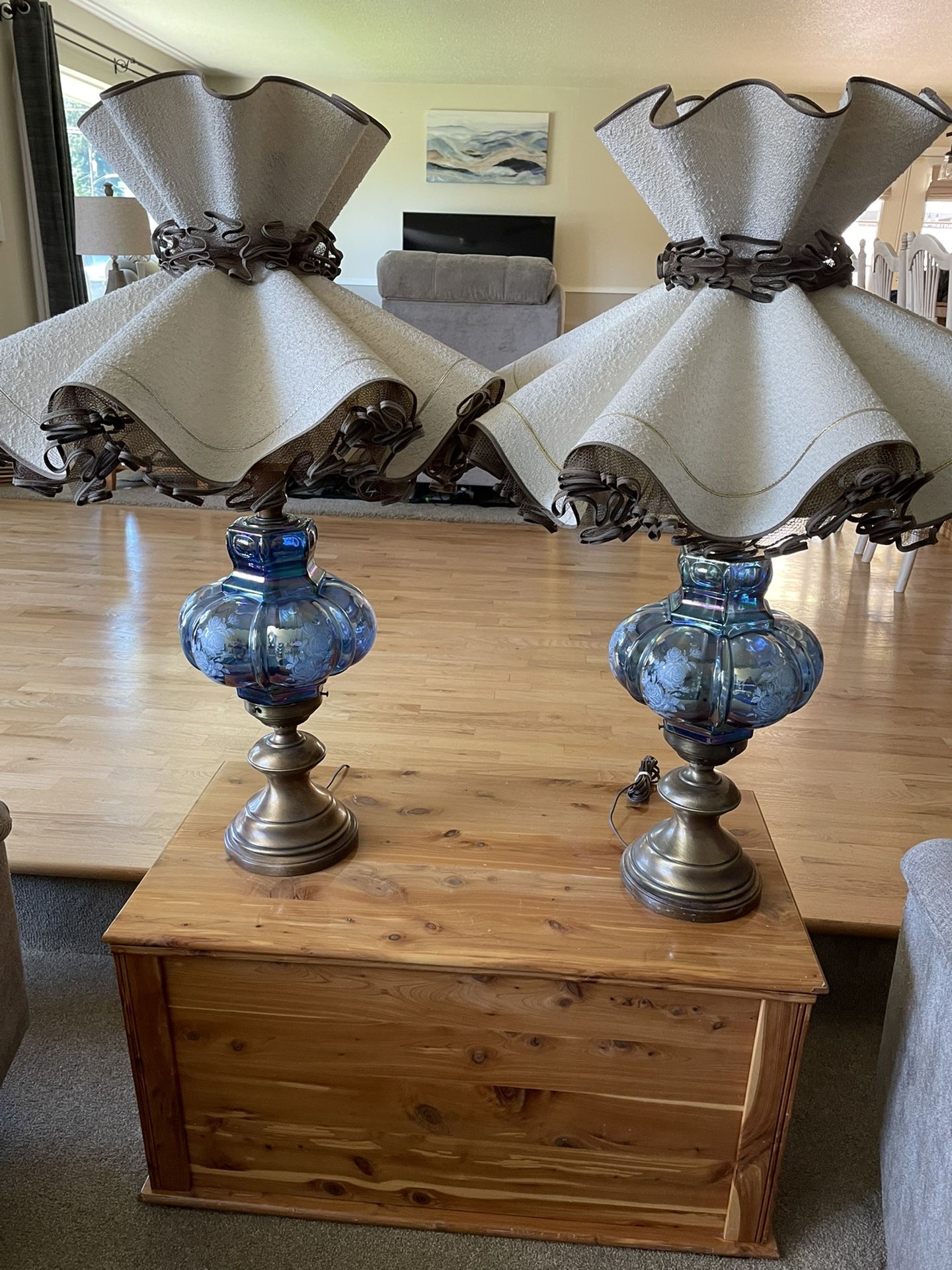 VINTAGE LAMP SET (2)