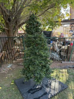 7 FT Christmas Tree with Hinged Premium Spruce Artificial Xmas Trees, Green, Foldable Base