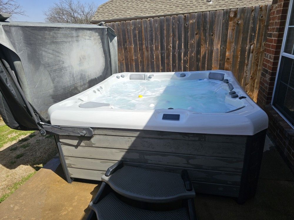 Wellis-6 Seat Hot Tub-Sound System, Wifi, Aroma Infusion
