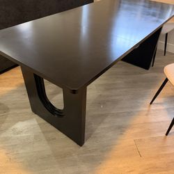 FREE - black table