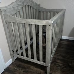 Crib And Dresser Set 