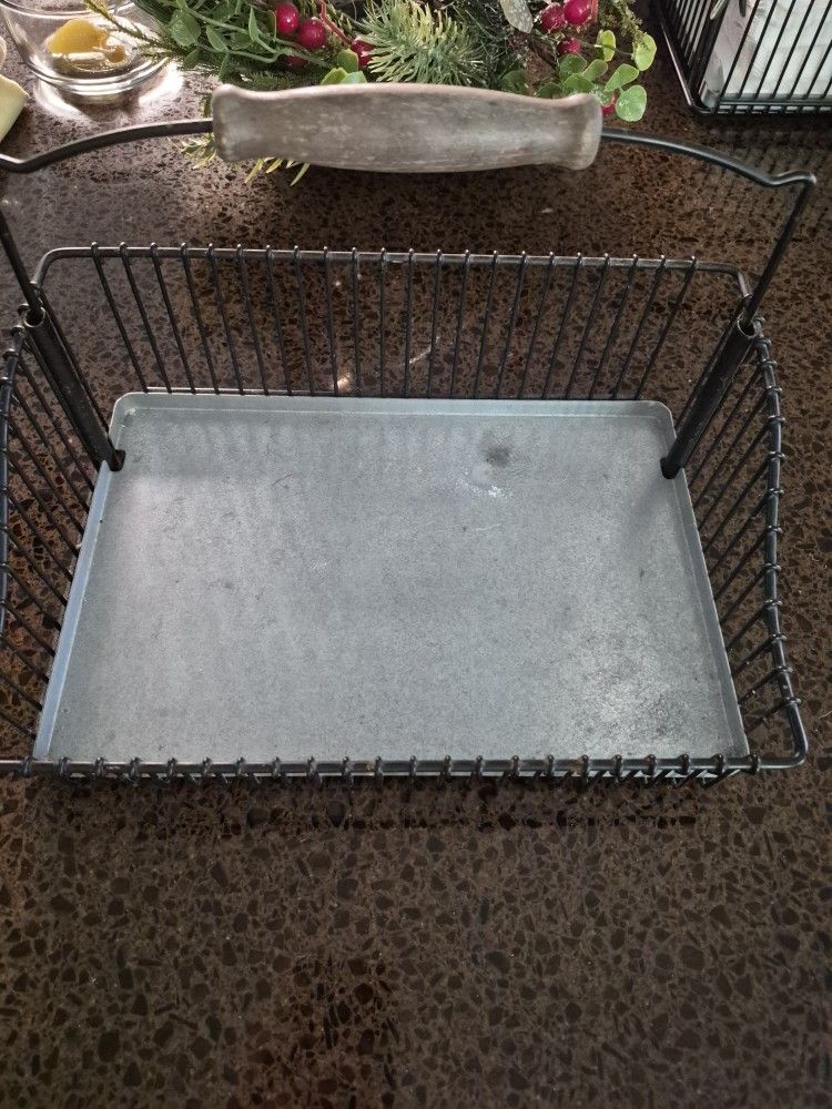 Metal tray