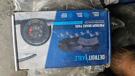 Detroit Axle Premium Ceramic Brake Pads