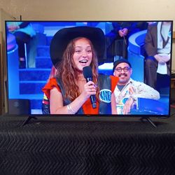 58 Inch Hisense ROKU 4k Smart Beautiful Tv Comes With Remote Control Shows Great Picture Works Fantastic Guaranteed 