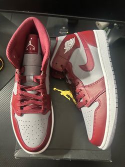 Jordan 1 Mid Cherrywood Red Size 10.5