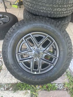 🔥 Jeep Wrangler / Gladiator OEM wheels and tires set of 5