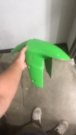 05-06 Kawasaki Zx6r Front Fender (fiberglass)