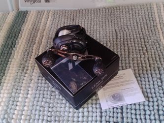 Daiwa lexa wn 300 h fishing reel, 6.3:1, double paddle, braid and top shot of 25 mono, very good condition