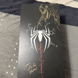 Spider Man And Venom Statue