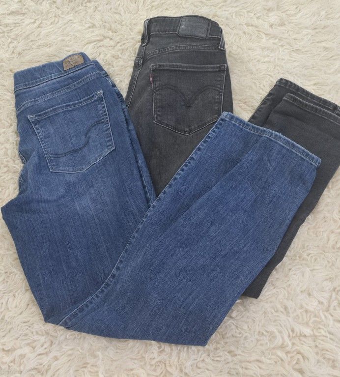 Set Of Levi's For Women