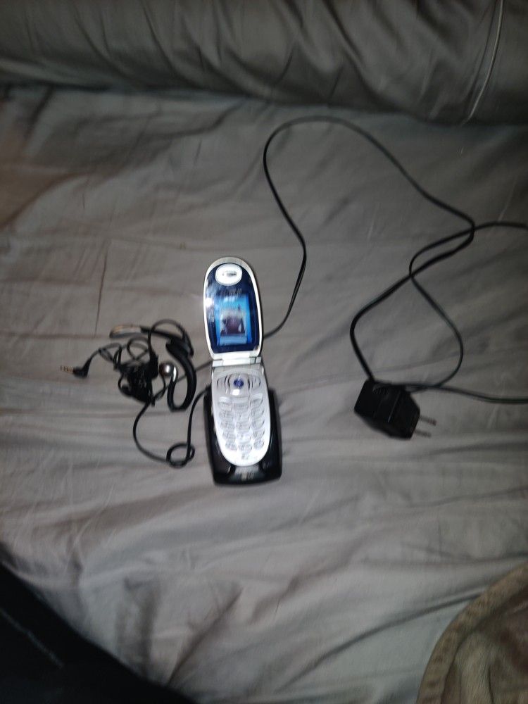 Verizon Flip Phone, LG-Vx6000, With Charging Cradle And Wired Headphones
