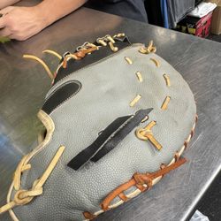 A2000 Lefty First Base glove