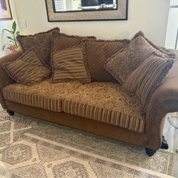 3-Piece Living Room Set – Sofa + Loveseat + Accent Chair (Excellent Condition