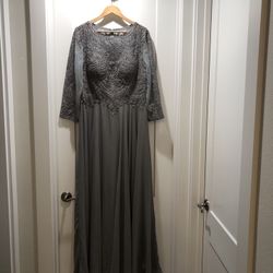 Beautiful evening gown for tall lady ! 