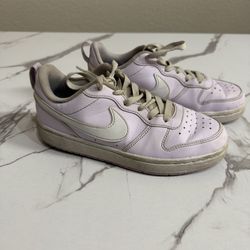 Nike light purple sneakers SIZE 4Y