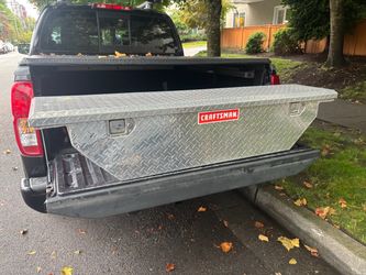 Truck tool box