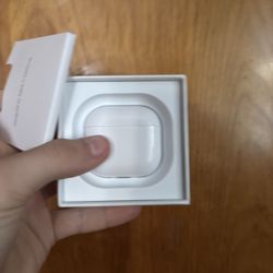 AirPod 4s 