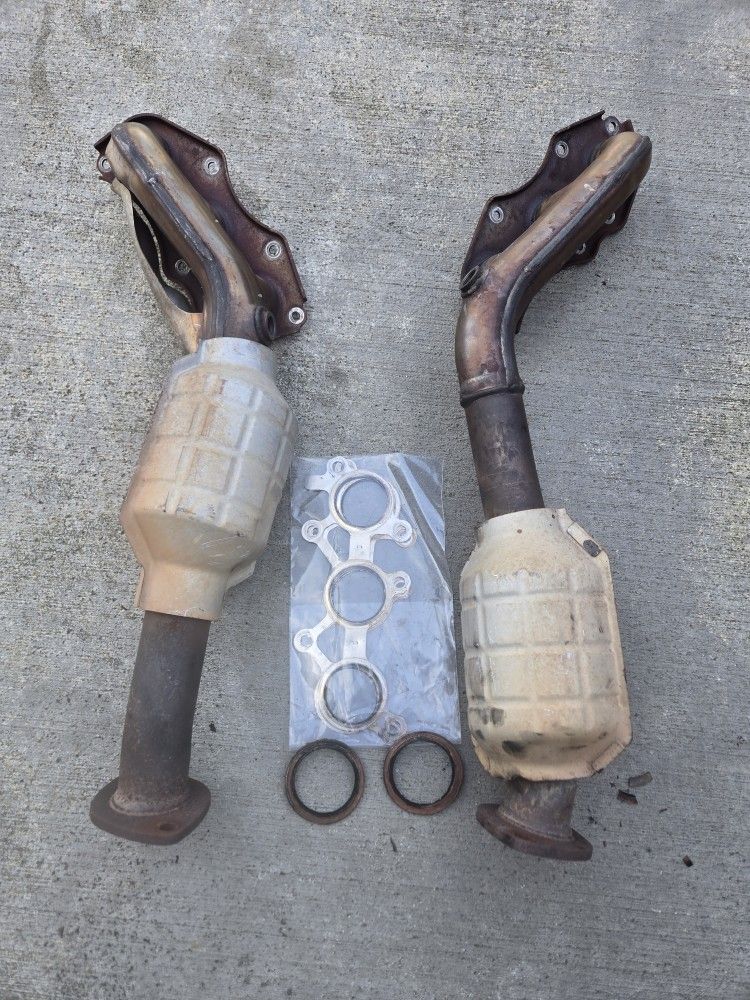 Lexus IS250 AWD Exhaust Manifold Set
