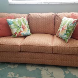 Nice Lexington Sofa
