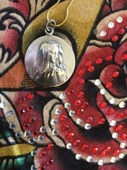 Silver round pendant & Silver Heart pendant 🌿🌷🛍