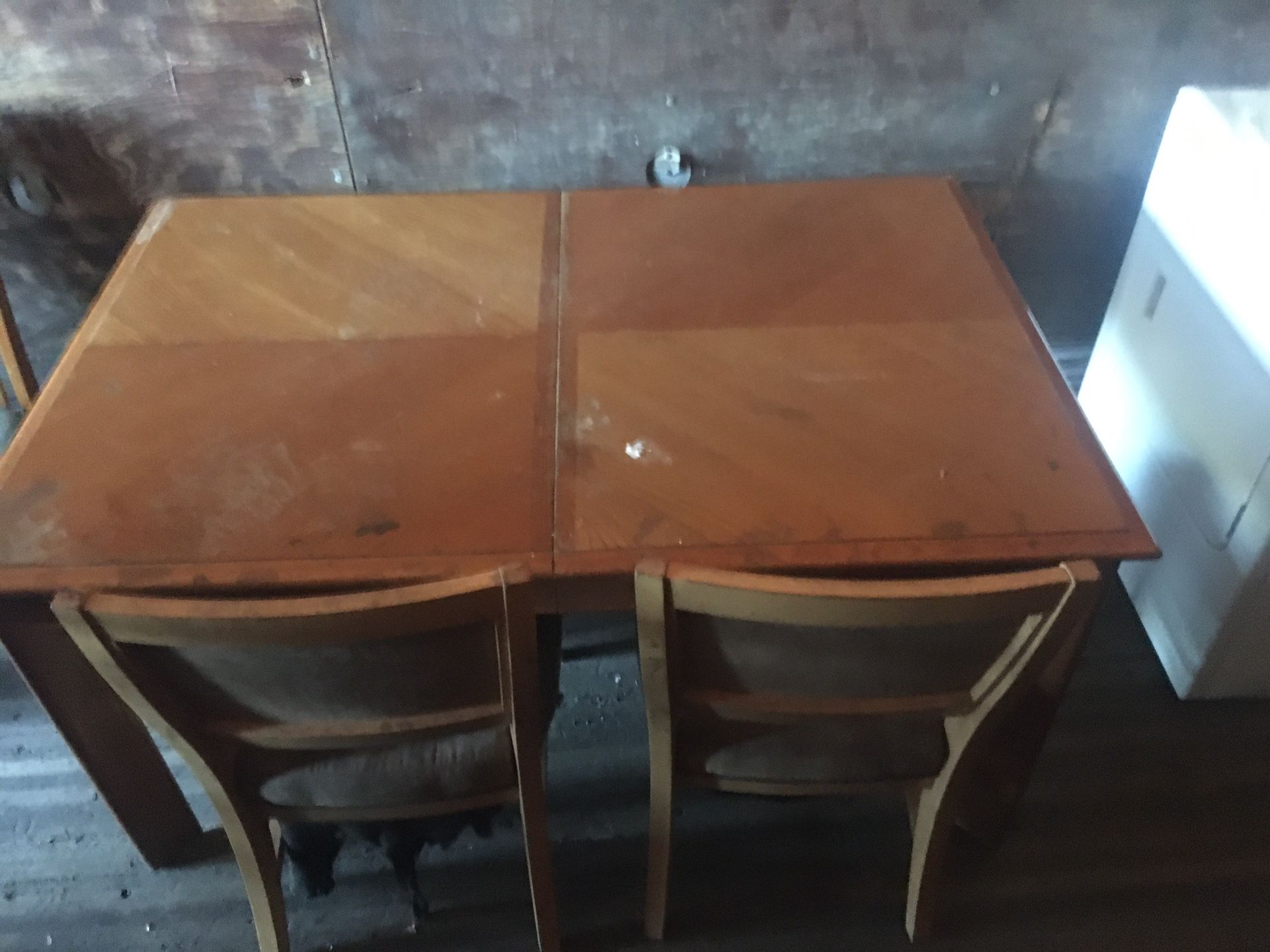 Kitchen table and 4 chairs (needs cleaned)