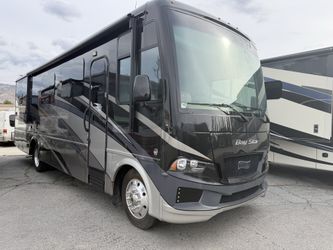 2020 Newmar Bay Star 3312 – Luxury Class A – Low Miles – Financing Available