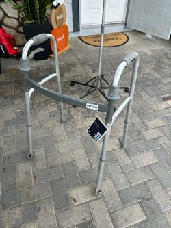 Walker / IV pole