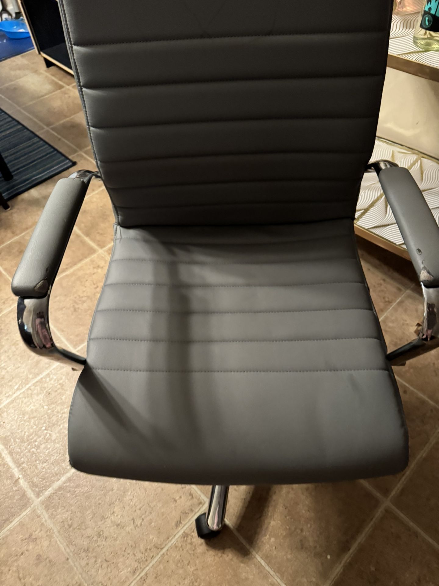 Spinning comfortable Computer Chair & Desk with Plaste Mat