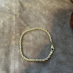 gold plated doesnt turn color tarnish brand new