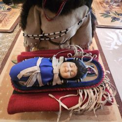 Sacajawea Hamilton Collection 1994 Porcelein Native American Doll wuth baby- Rare Vintage