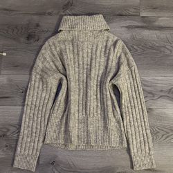 beige knitted sweater 
