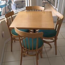 Kitchen Table & 4 Cushioned Chairs